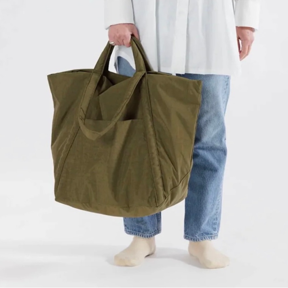 NWOT Baggu Travel Cloud Bag in Seaweed (discontinued!)